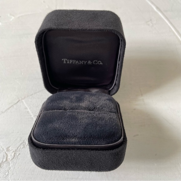 Tiffany&Co. Black Gray Velvet Ring Box Single Slot Engagement Ring Presentation - Picture 2 of 9